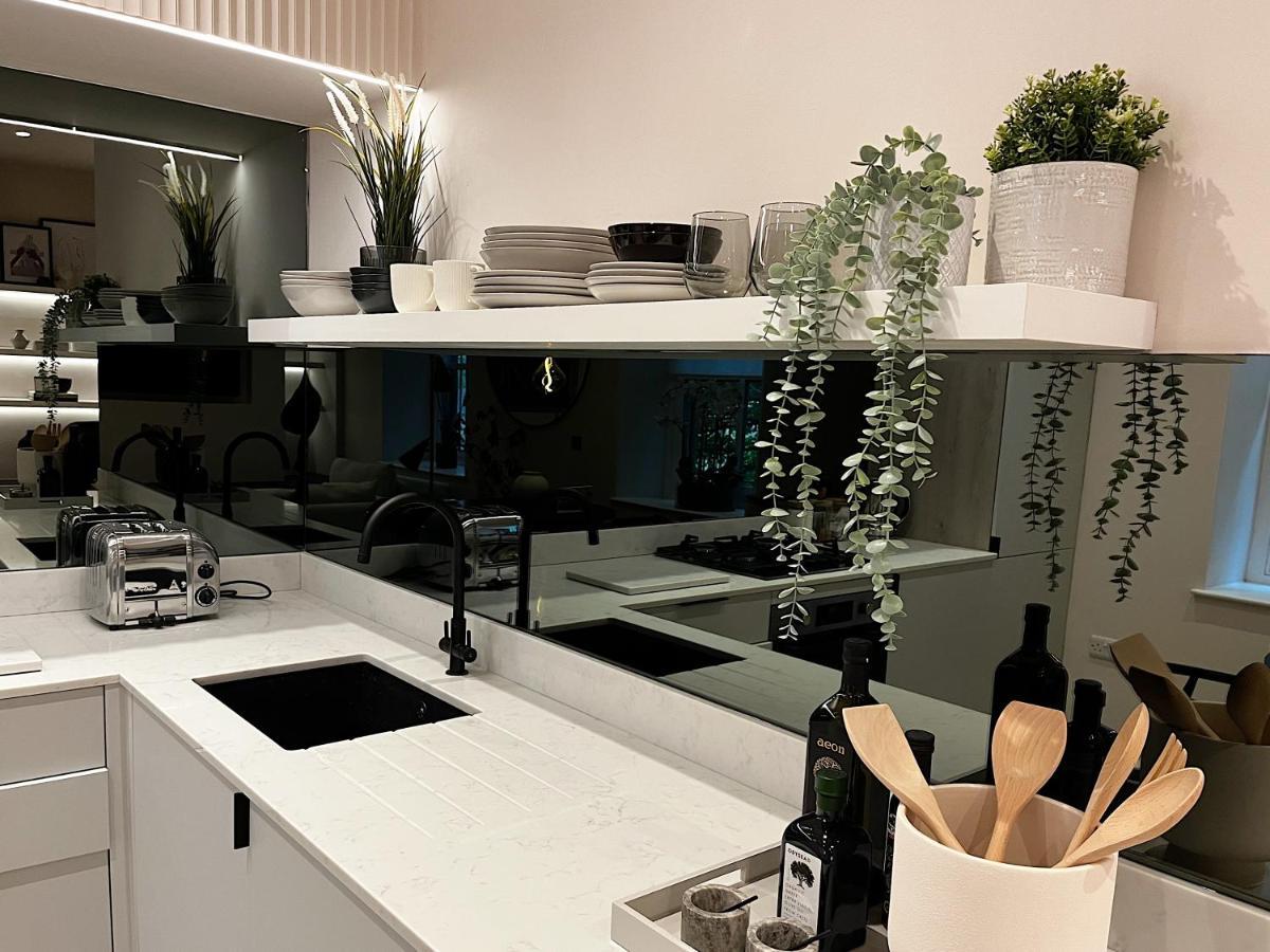 Luxury 2 Bedroom Flat In Central トッドモーデン エクステリア 写真